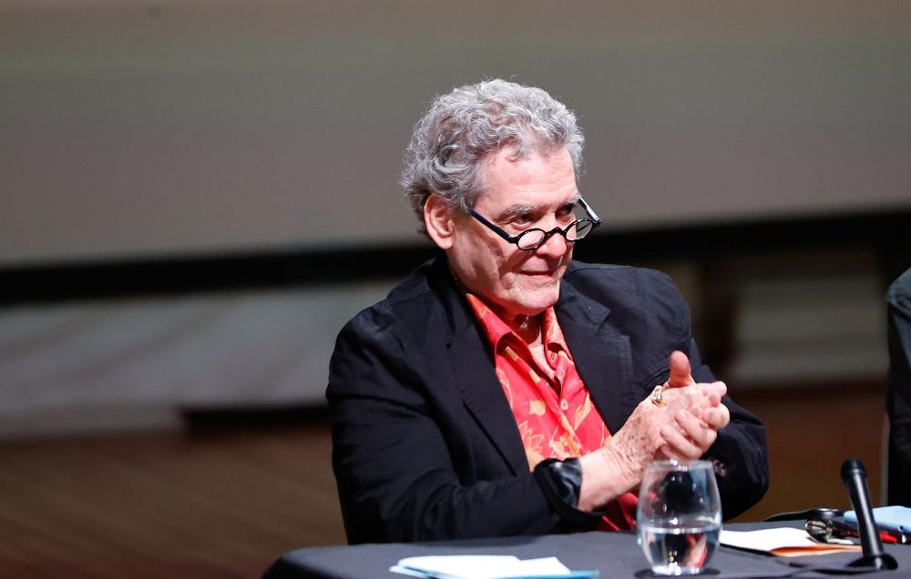 En la imagen se puede ver al profesor Gonzalo Díaz